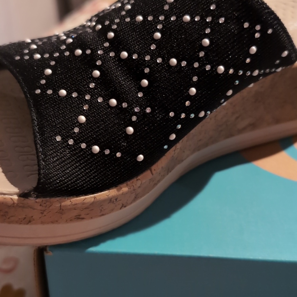 Bzees Black Sandals, 9M - Picture 9 of 13